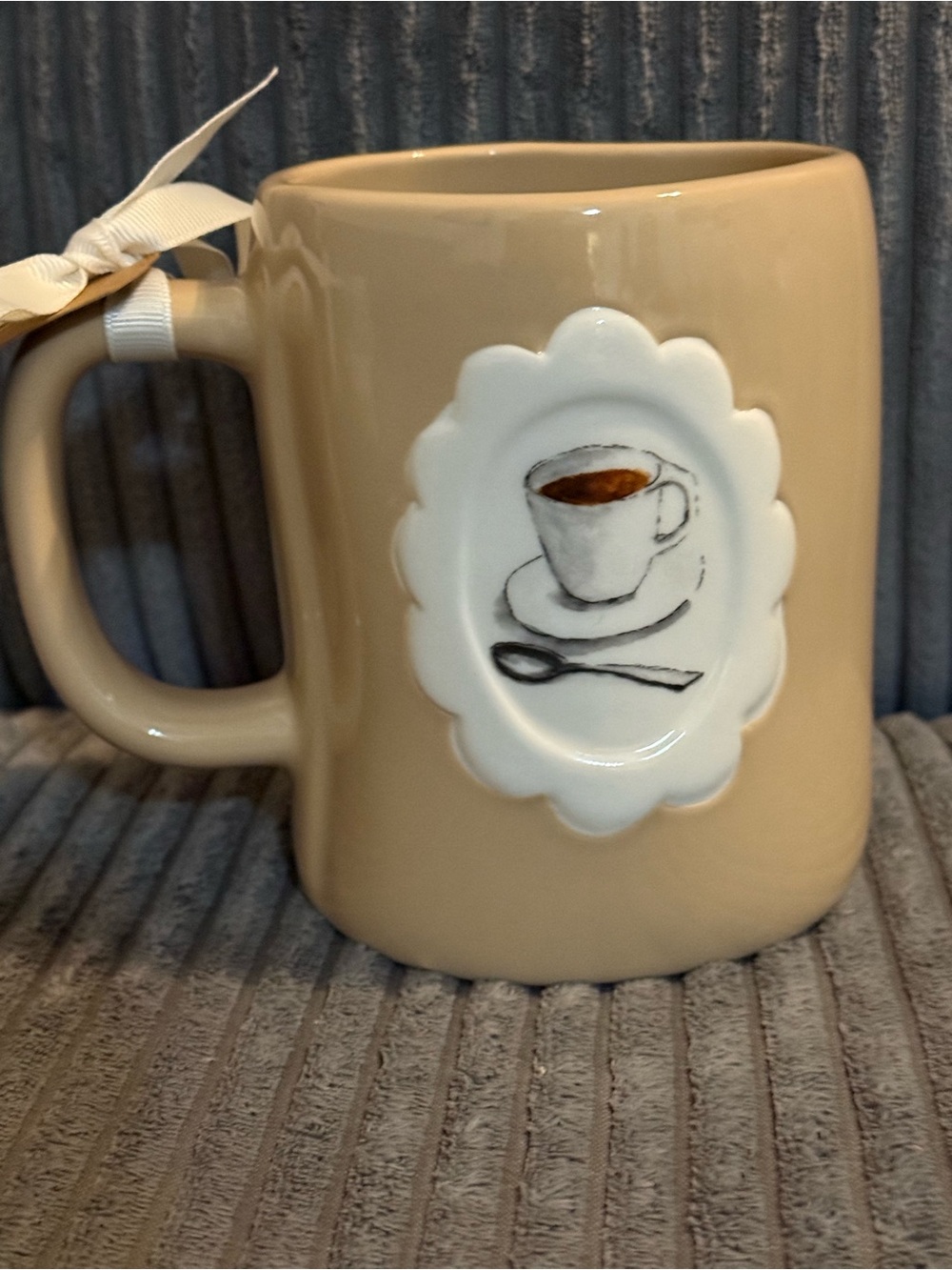 Rae Dunn Beige Ceramic Mug with White Scallop Coffee Motif THE PERFECT CUP NWT